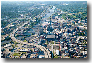 Grand Rapids, MI, looking north accross the S-curve