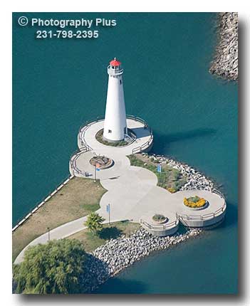 Detroit''s TriCentennial Park Lighthouse